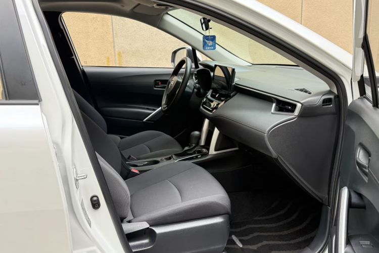 丰田 卡罗拉锐放 2023款 2.0L 精英版局部细节41