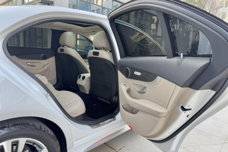 奔驰C级 2017款 C 200 L 运动版中控内饰7015