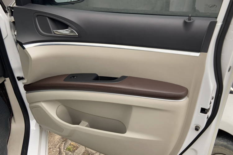 别克GL8 2021款 陆上公务舱 652T 舒适型中控内饰7013