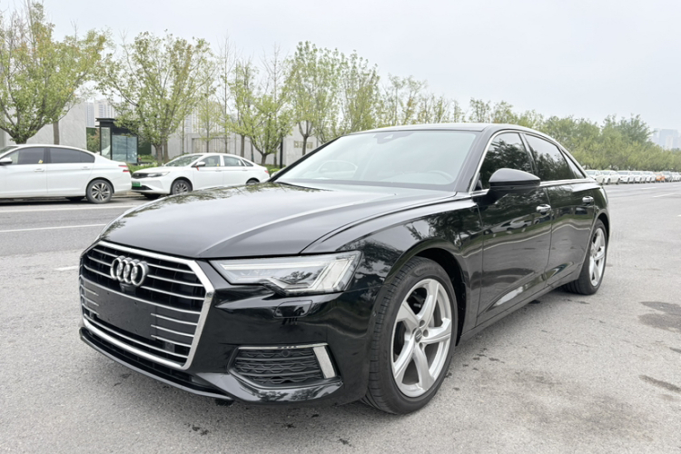 奥迪A6L 2019款 45 TFSI quattro 尊享致雅型车身外观1