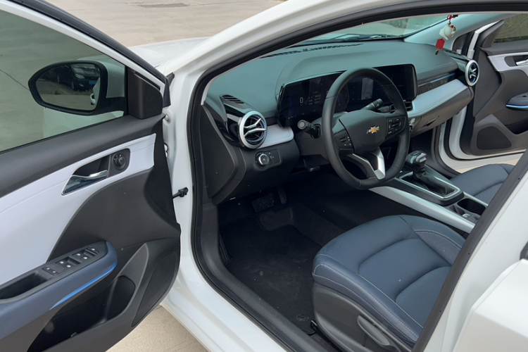 雪佛兰 科鲁泽 2024款 1.5L 双离合悦享版中控内饰7003