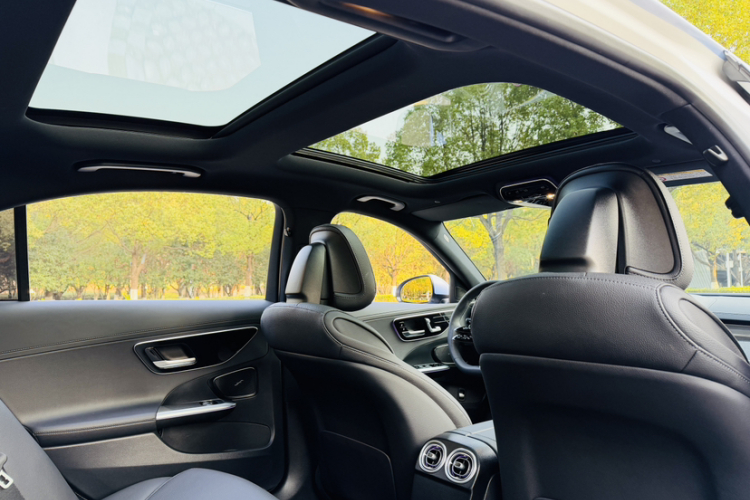 奔驰C级 2024款 改款 C 260 L 运动版中控内饰7007