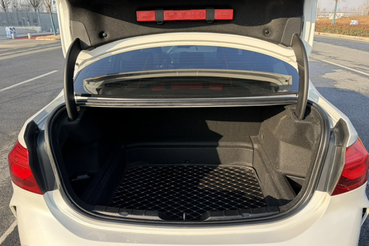 宝马1系 2021款 改款 120i M运动版局部细节23