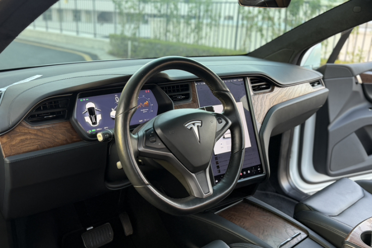 特斯拉 Model X 2019款 长续航版中控内饰7004