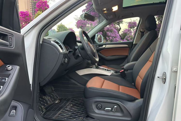 奥迪Q5 2016款 40 TFSI 进取型中控内饰7005