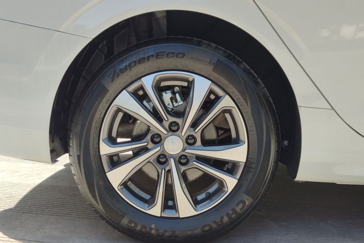 长安 逸动 2025款 PLUS 1.4T 双离合高能版局部细节9003