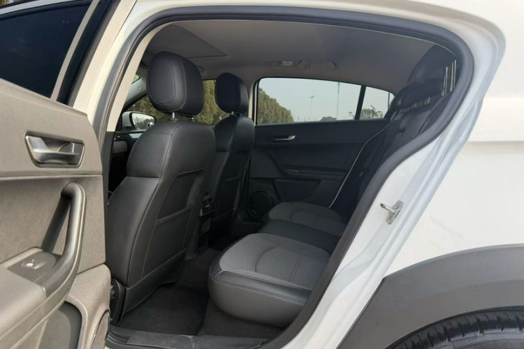 观致3 2016款 都市SUV 1.6T 自动致悦型车身外观6002