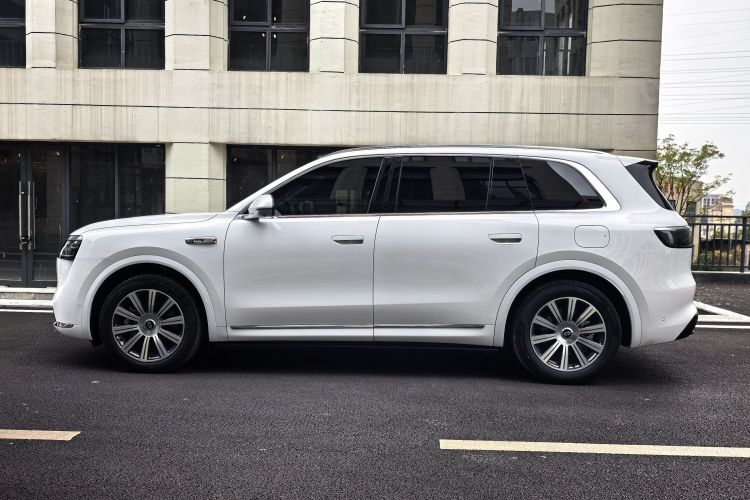 鸿蒙智行 问界M8 2025款 纯电 Max+ 六座四驱版车身外观6001