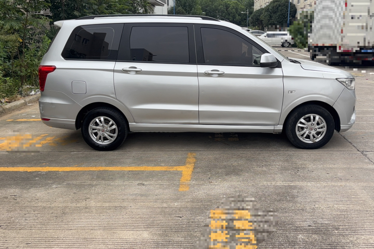 五菱汽车 五菱宏光 2019款 1.5L S舒适型国VI LAR车身外观6007