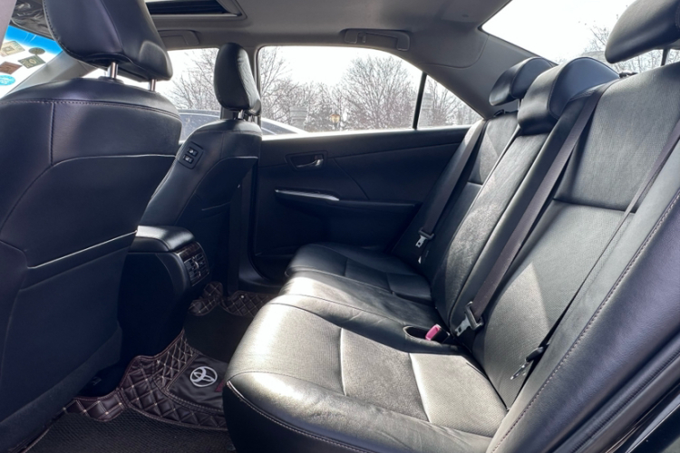 丰田 凯美瑞 2016款 2.0G 十周年纪念领先版中控内饰7003