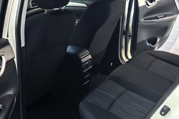 日产 轩逸 2022款 经典 1.6XE CVT舒适版中控内饰7003