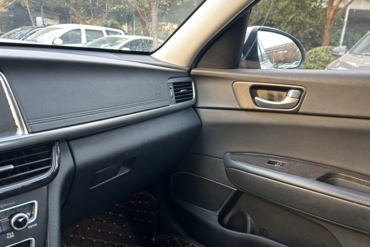 起亚K5 2016款 1.6T 自动LUX中控内饰7003