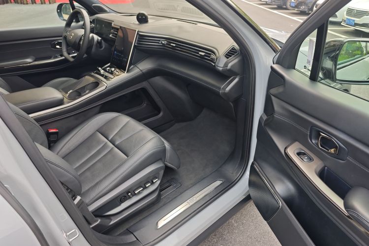 蔚来ES8 2020款 415KM 签名版 六座版中控内饰7004
