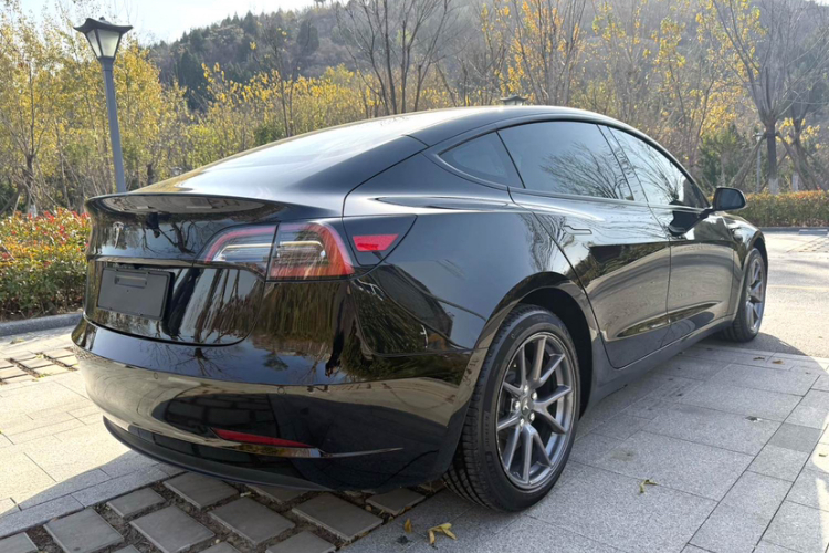 特斯拉 Model 3 2022款 后轮驱动版车身外观6006