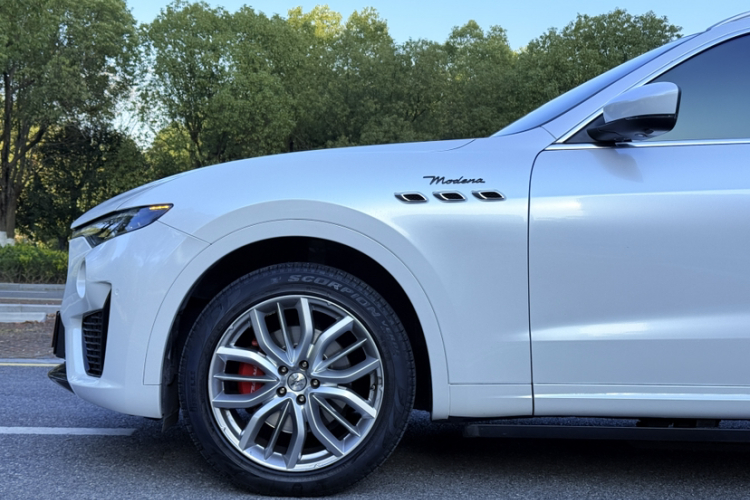 玛莎拉蒂 Levante 2022款 3.0T Modena车身外观6011