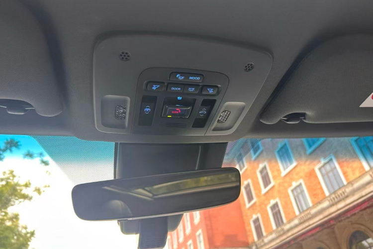 丰田 亚洲龙 2023款 2.5L Touring尊贵版中控内饰7009