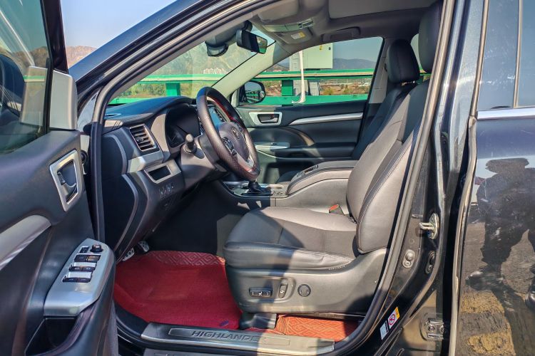 丰田 汉兰达 2018款 2.0T 四驱豪华版 7座 国V中控内饰7003