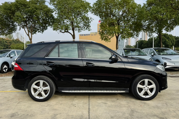 奔驰M级 2014款 ML 400 4MATIC动感型车身外观6010