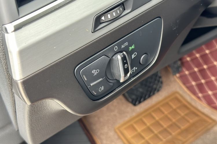 奥迪Q7 2016款 40 TFSI 舒适型中控内饰7002