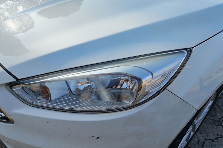 福特 福克斯 2017款 三厢 1.6L 自动风尚型智行版中控内饰7004