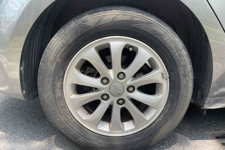 起亚K3 2015款 1.6L 手动GL车身外观6008