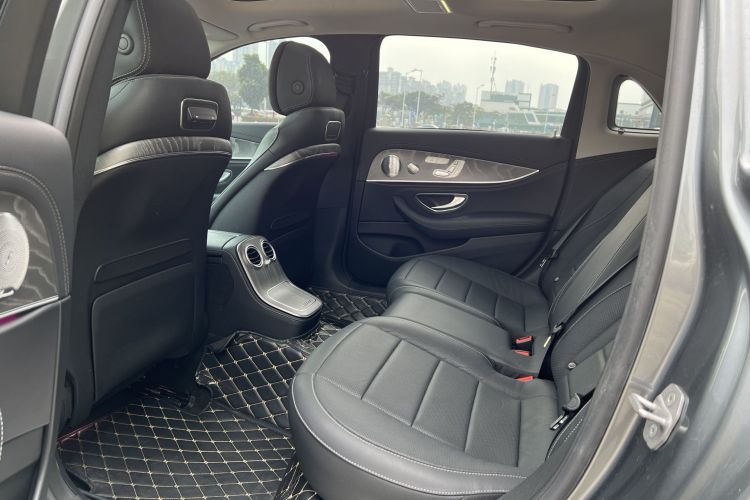 奔驰E级 2021款 E 300 L 运动尊贵型中控内饰7004