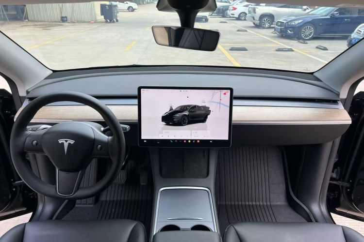 特斯拉 Model Y 2022款 改款 后轮驱动版中控内饰7002