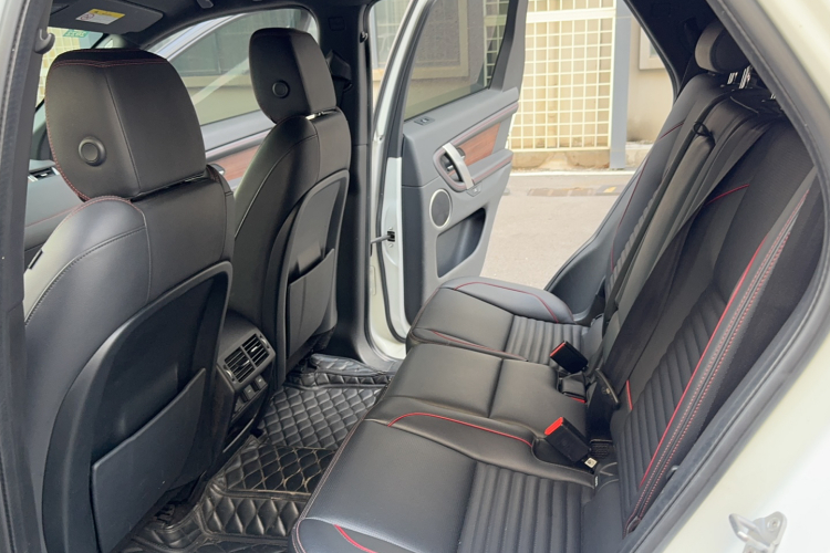 路虎 发现运动版 2020款 249PS R-Dynamic 性能科技版 7座中控内饰7002