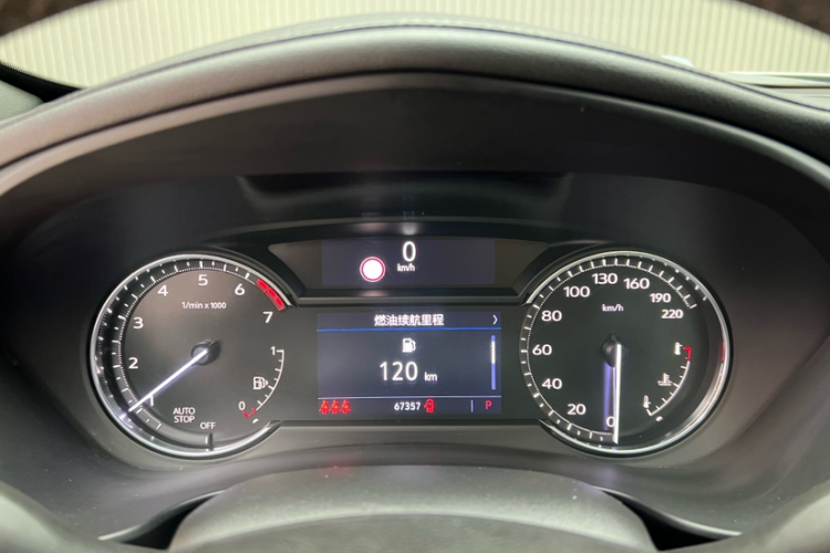 凯迪拉克XT4 2020款 改款 28T 两驱领先型中控内饰15