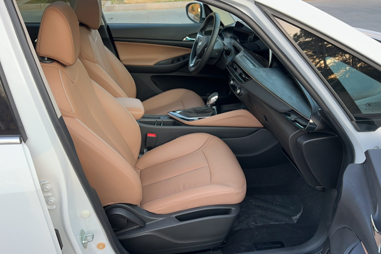 别克GL6 2021款 323T 轻混动互联豪华型中控内饰7001