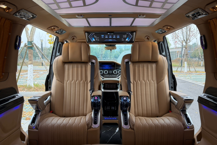 奔驰 威霆 2023款 2.0T 商务版 7座局部细节19