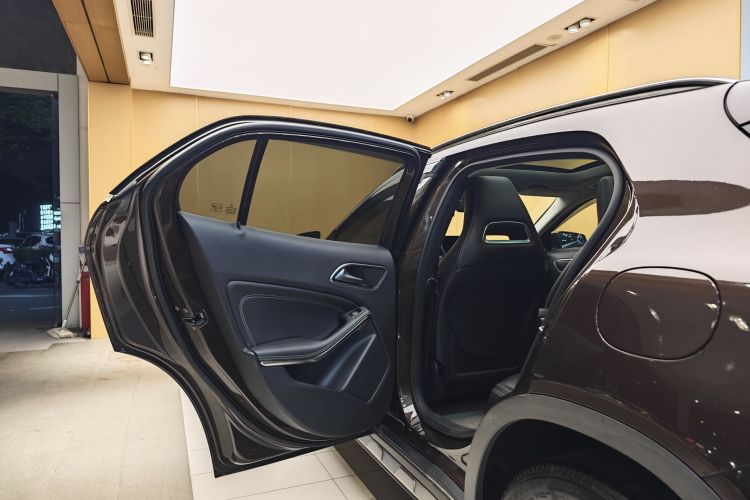 奔驰GLA 2018款 GLA 200 动感型车身外观6008