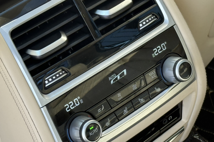 宝马7系 2016款 730Li 豪华型中控内饰7009