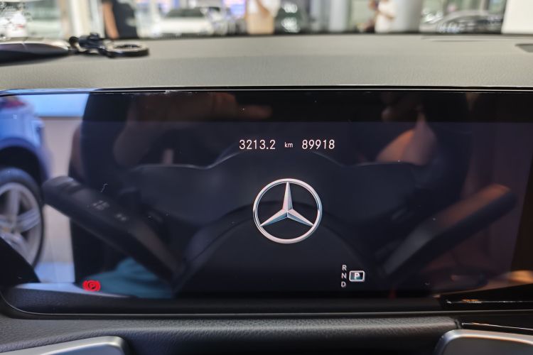 奔驰GLB 2021款 GLB 200 动感型中控内饰15