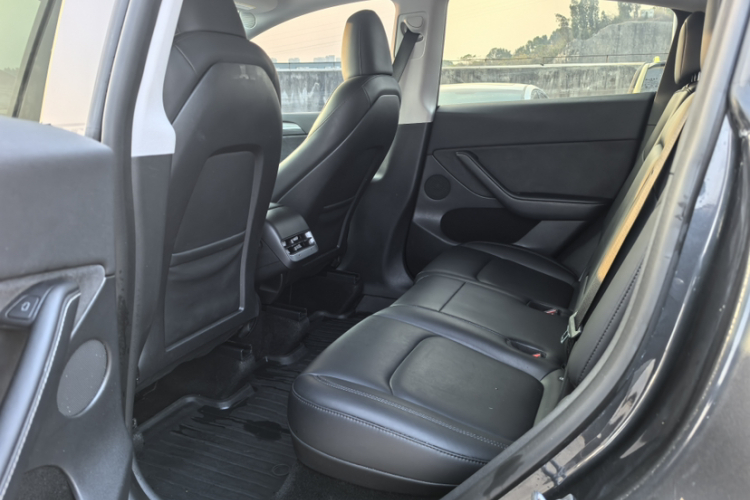 特斯拉 Model Y 2023款 后轮驱动版中控内饰7002