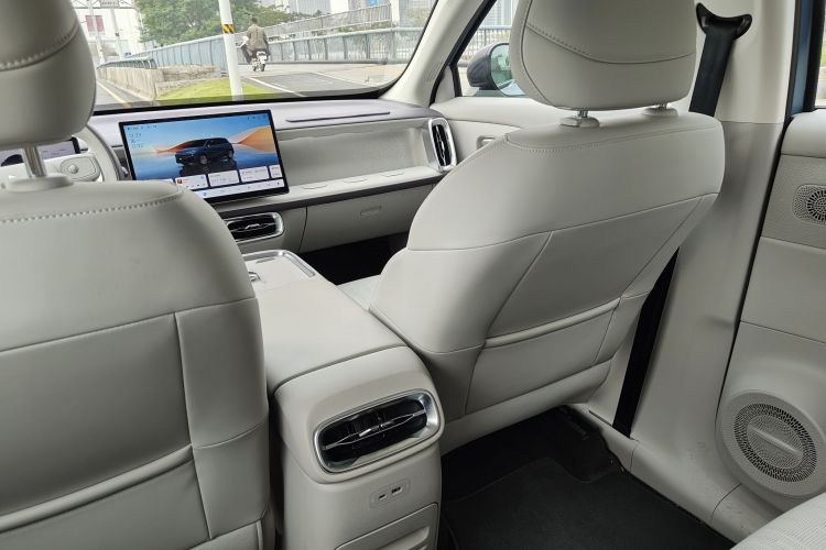 零跑汽车 零跑B10 2025款 510激光雷达版中控内饰7011