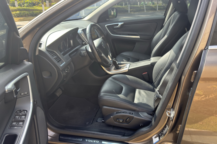 沃尔沃XC60 2015款 T5 智进版中控内饰7004