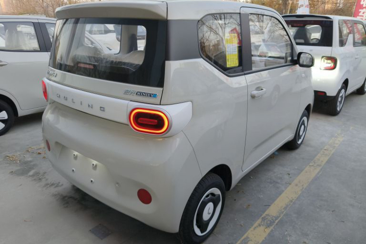 五菱汽车 宏光MINIEV 2024款 第三代 215km 青春版车身外观6004