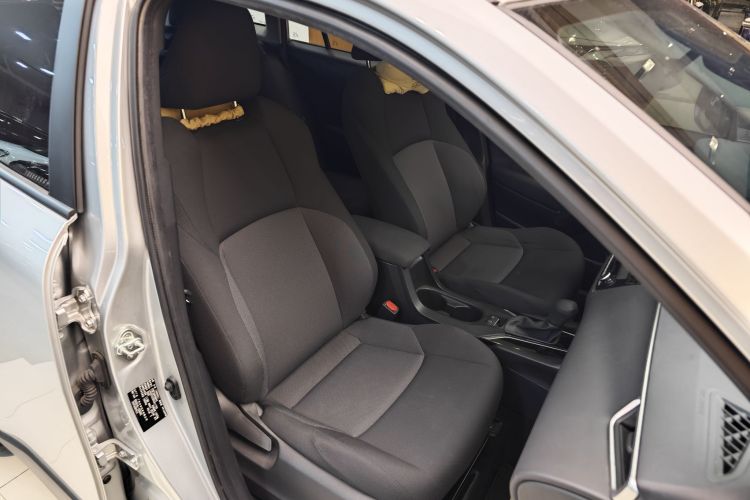 丰田 锋兰达 2023款 2.0L 智能电混双擎 领先版中控内饰7012