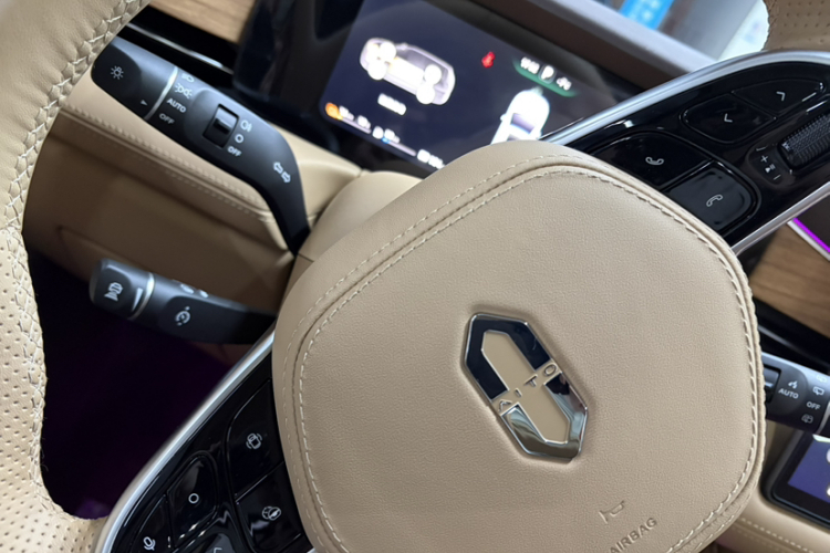 鸿蒙智行 问界M7 2024款 1.5T 后驱Plus版 5座中控内饰7010