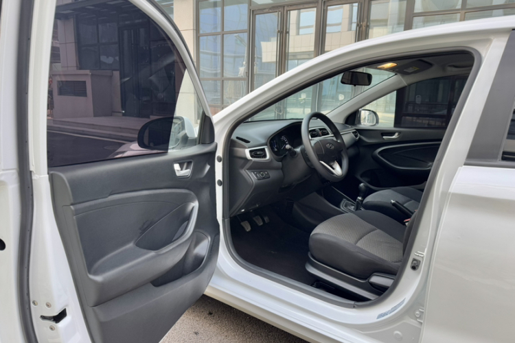 现代 瑞纳 2020款 1.4L 手动GL焕新版中控内饰7008