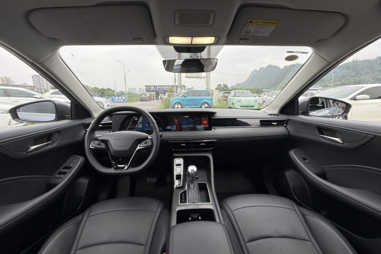 荣威i5 2023款 1.5L CVT尊荣版中控内饰7001