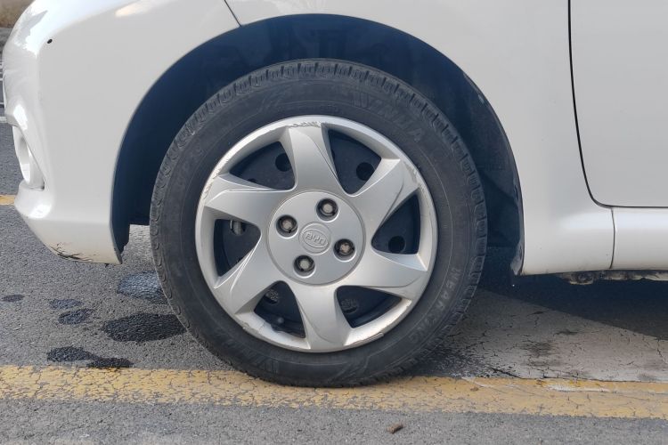 比亚迪F0 2015款 1.0L AMT 铉酷型车身外观6004