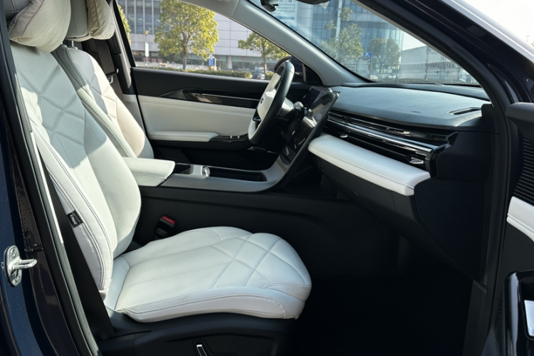 吉利银河 银河L6 2023款 125km MAX中控内饰7002