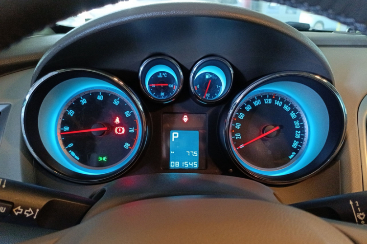 别克 英朗 2013款 GT 1.6L 自动时尚版中控内饰15