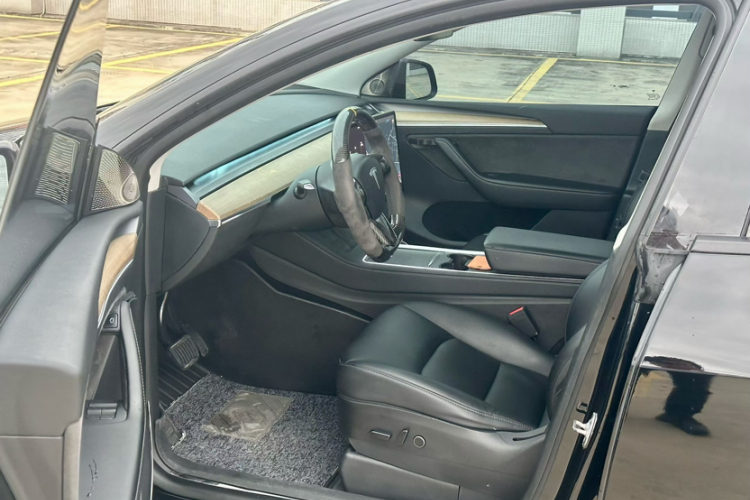 特斯拉 Model Y 2021款 标准续航后驱版中控内饰7004