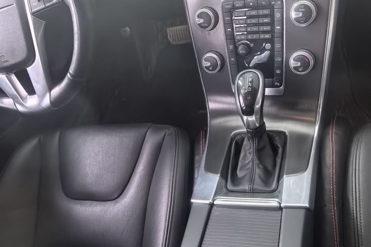 沃尔沃S60 2015款 S60L T5 智驭版中控内饰7003