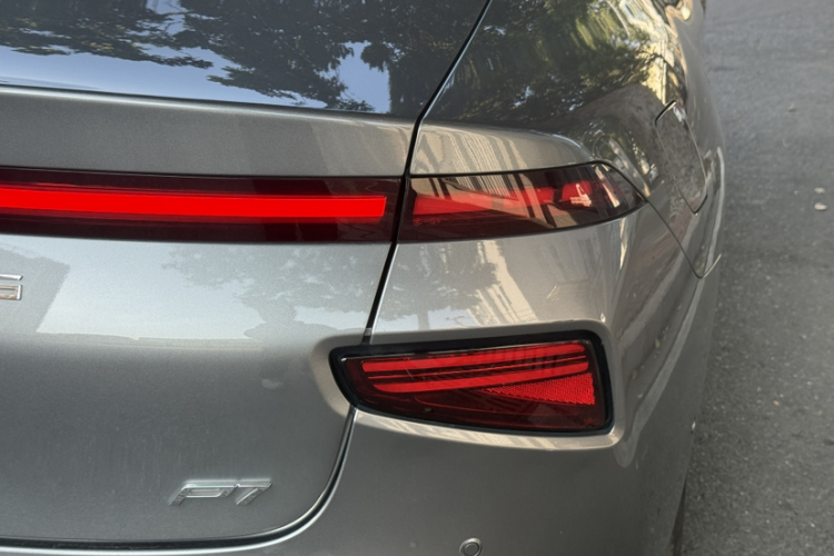 小鹏P7 2022款 480E+车身外观6005