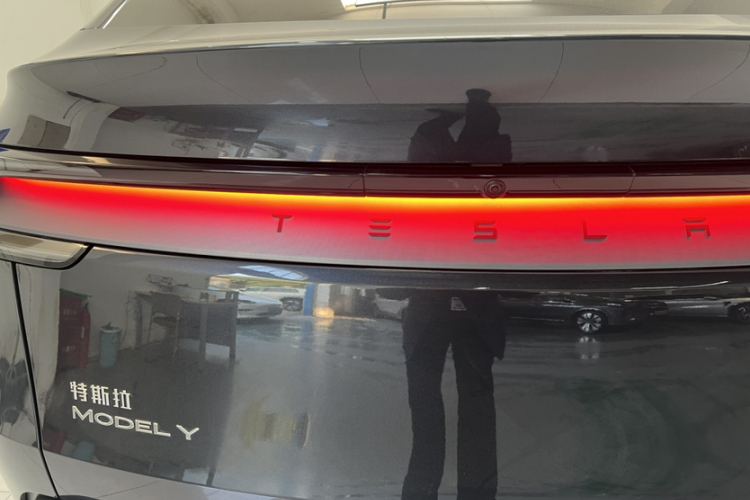 特斯拉 Model Y 2025款 后轮驱动版局部细节9002
