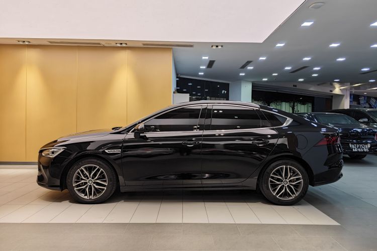 比亚迪 秦PLUS 2021款 DM-i 55KM 旗舰型车身外观6004